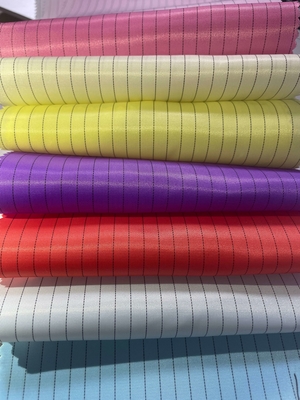 Tissu antistatique de 5mm de grille de polyester antistatique d'ESD 99% pour des vêtements de travail d'industrie