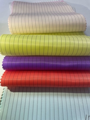 Tissu uniforme antistatique anti-poussière de grille de 5mm de polyester de Ripstop ESD de tissu antistatique pour des vêtements de travail