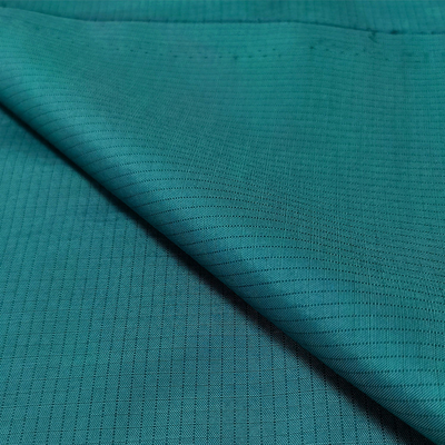 Anti grille statique du tissu 5mm du polyester 166*89 pour la robe protectrice jetable