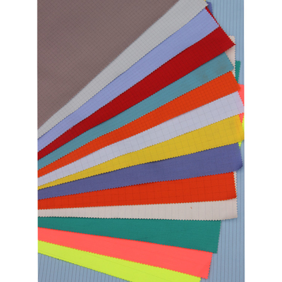 vêtement statique de polyester de grille de vêtements de tissus d'ESD de Cleanroom de 0.25cm anti